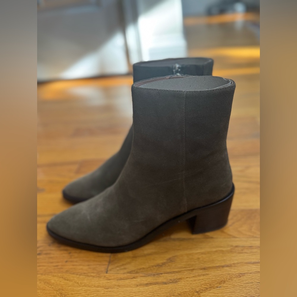 Madewell Darcy Ankle Boot in Suede, Burnt Olive, Size 8.5